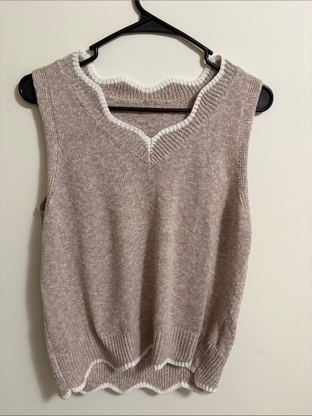 SHEIN Beige V-Neck Sleeveless Sweater Vest with Cream Trim